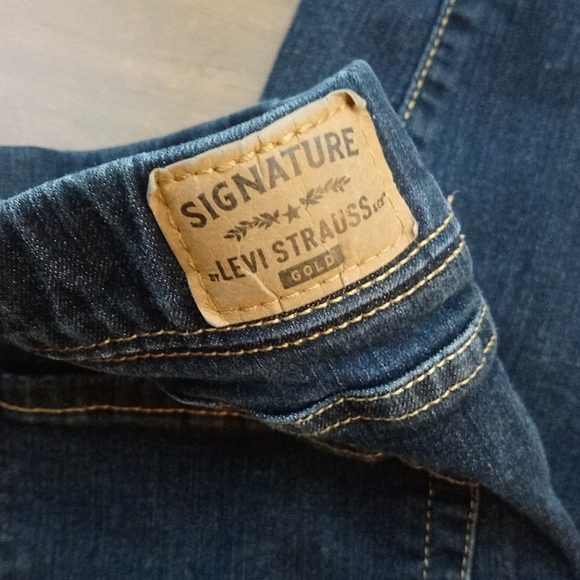 Signature Levi Strauss Totally Shaping Pull On Skinny Jean Jeggings - Picture 10 of 10